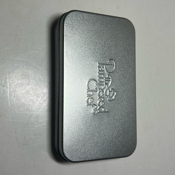 Pampered Chef mini creative cookie cutters - Picture 3 of 4